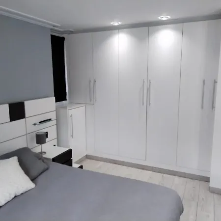 Апартаменти Placa Sardana *